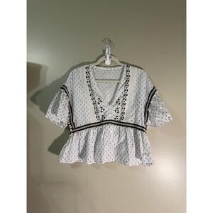 Blouse Womens‎ M White Cropped V-Neck Flutter Sleeve Embroidered Crochet